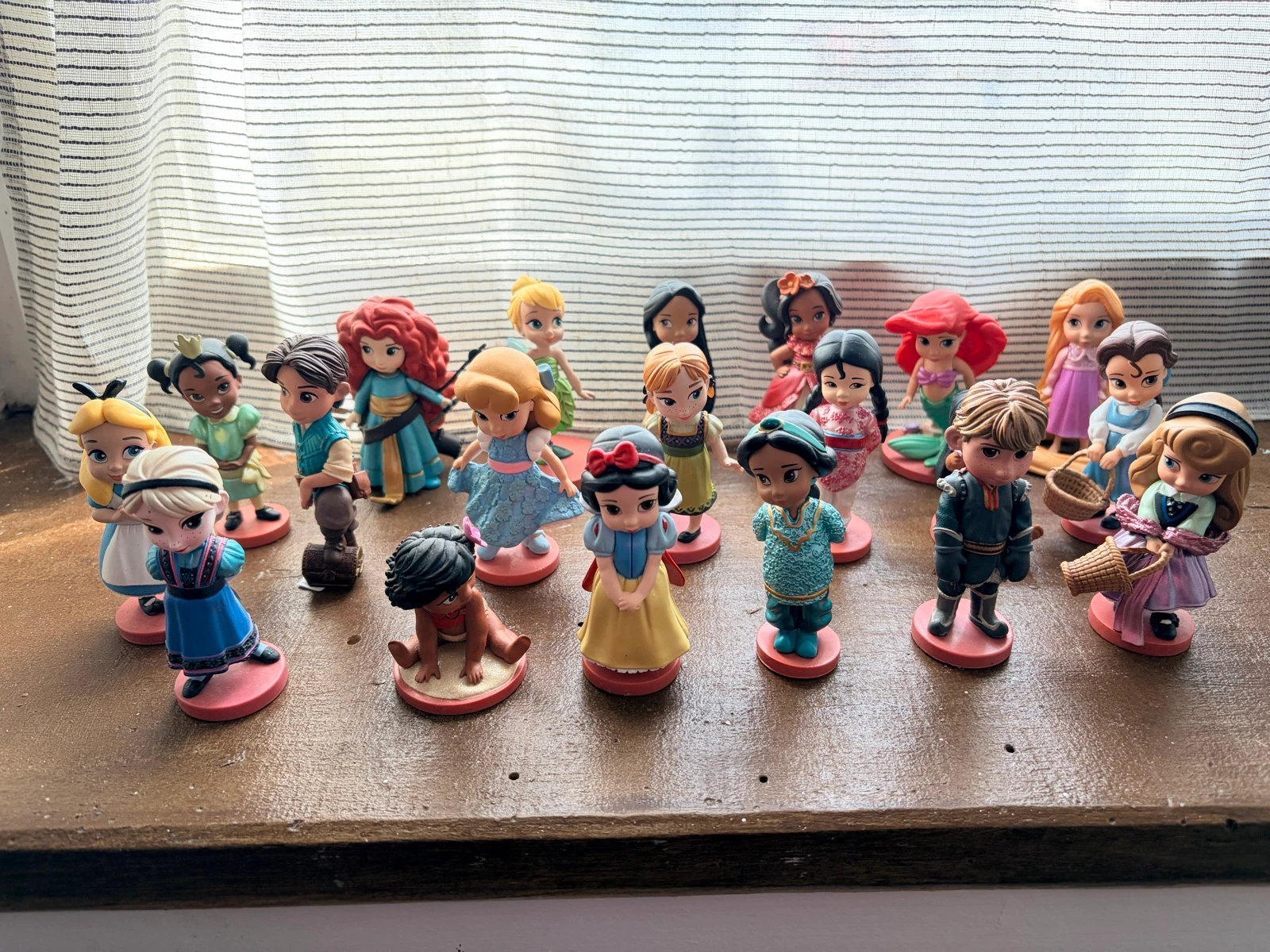 Lot de 20 figurines Disney store  